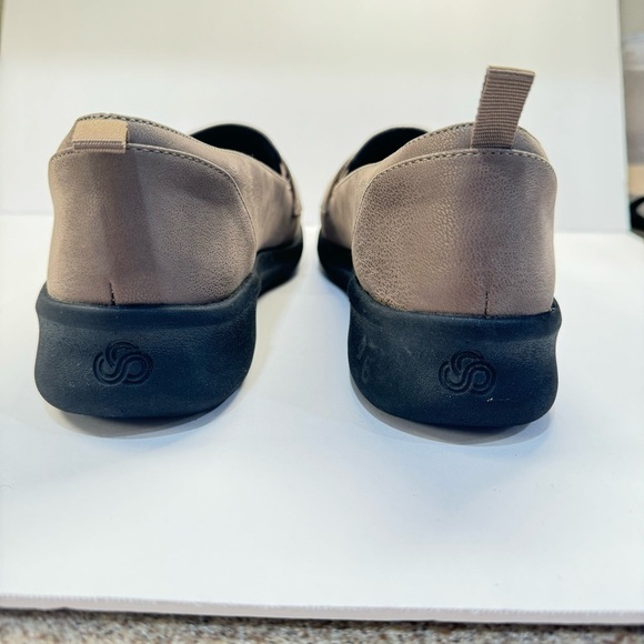Like New Clarks Women’s Size 10 W Cloudsteppers Slip On Comfort Loafers Sillian - Picture 6 of 8